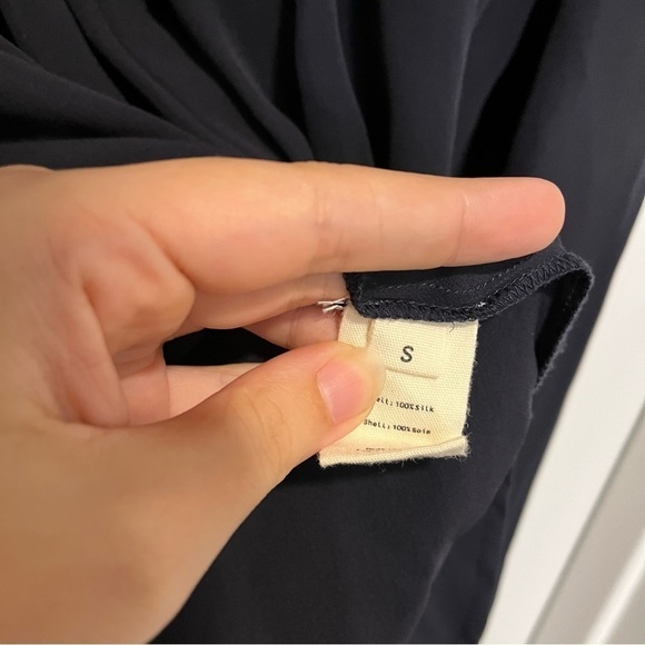 L’Agence Lauren Long Sleeve Pleated Silk Blouse Black Small D1 - Picture 8 of 8